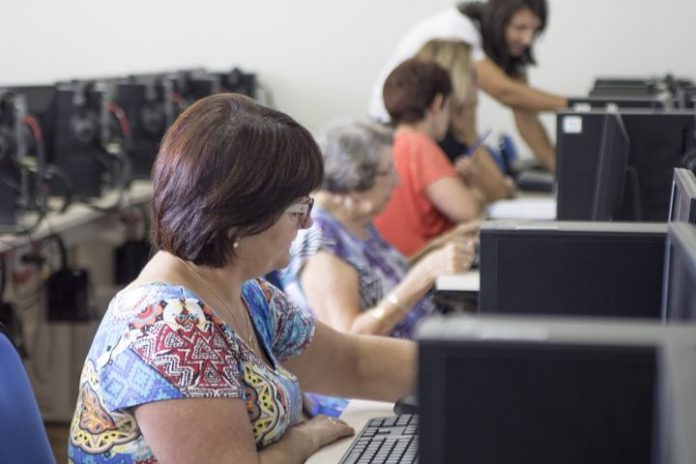 Voltado para pessoas com idade superior a 50 anos, o módulo II do curso de Informática para a Terceira Idade, oferecido pelo Núcleo de Educação da Univates.