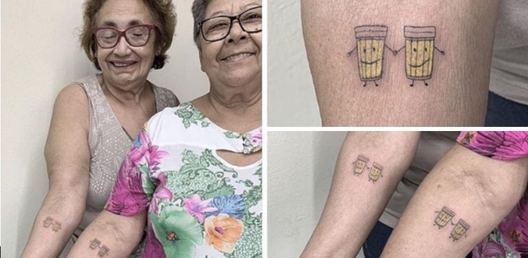 Duas idosas que são amigas há mais de 30 anos decidiram celebrar a amizade de longa data tatuando o desenho de algo que elas adoram.