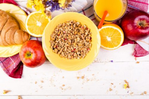 Tudo muda conforme os anos passam e na nossa alimentação diária não é diferente. Veja abaixo algumas dicas valiosas na hora de preparar um café da manhã