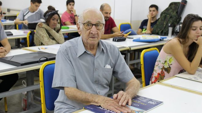 O aposentado Carlos Augusto Manço também retomou os estudos na terceira idade. Aos 90 anos, iniciou o curso de Arquitetura e Urbanismo.