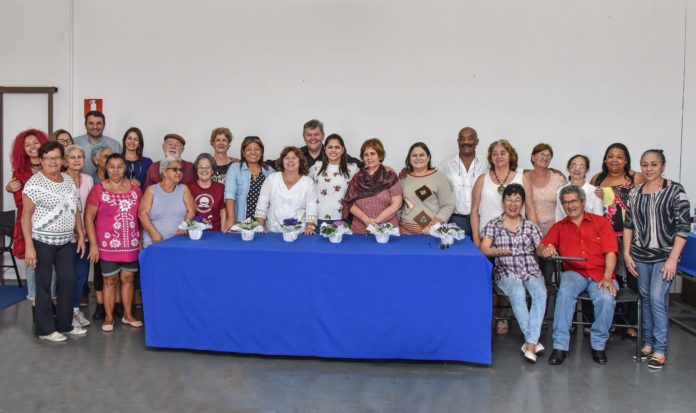 O município ganhou na quinta-feira (1º) o octogésimo grupo de terceira idade. O Maturidade Presente irá funcionar em uma sala do Shopping Center.