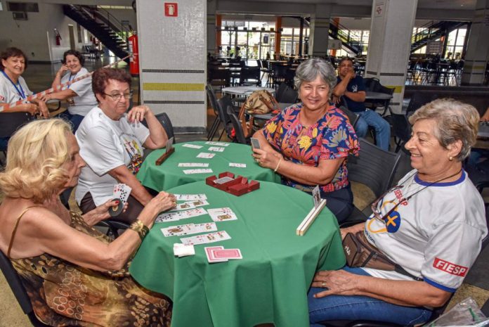 Na manhã de sexta-feira (15), o Grêmio Recreativo Companhia Paulista recebeu grupos da terceira idade, familiares e autoridades para a abertura dos Jogos.