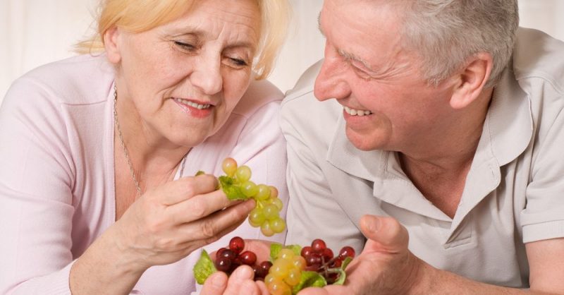 Readaptar a dieta dos idosos em função do olfato, do paladar e do apetite é necessário mudanças no cardápio para prevenir e curar problemas de saúde.